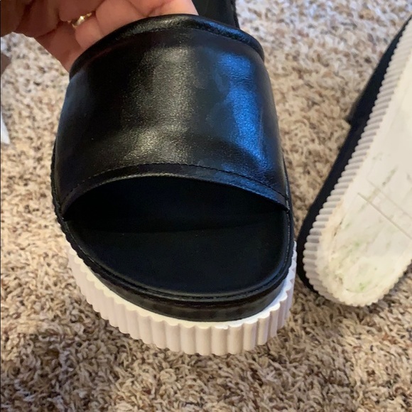 Platform Kendall + Kylie black sandals - Picture 4 of 4